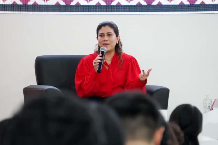 Acerca Gobierno de la Ciudad temas de transparencia y datos personales a estudiantes de la Universidad IEU