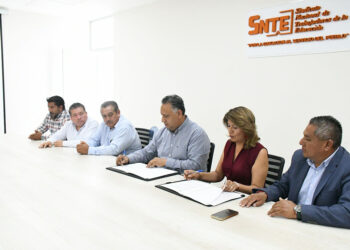UTH y SNTE 51 firman convenio en beneficio de estudiantes y agremiados