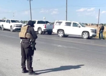 Fiscales de Reynosa balean un vehículo, investigan los hechos pero hay un menor muerto y sus padres heridos