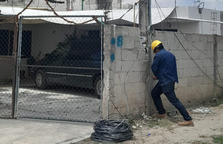 Inician trabajos de bajadas de luz en Concepción Capulac