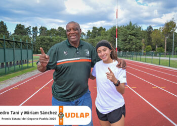 Integrantes de Aztecas de Atletismo de la UDLAP, ganadores del Premio Estatal del Deporte 2025