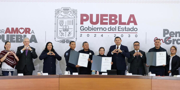 Gobierno estatal reconoce profesionalización de cuerpos de seguridad capacitados por SEMAR