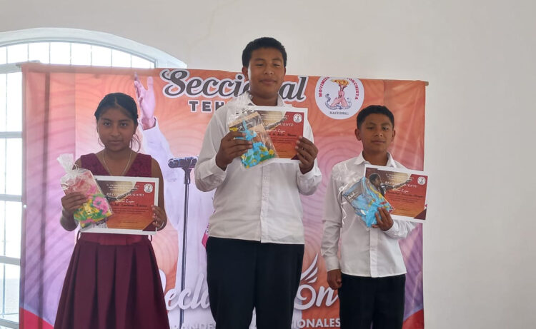 Declaman jóvenes a los poetas mexicanos