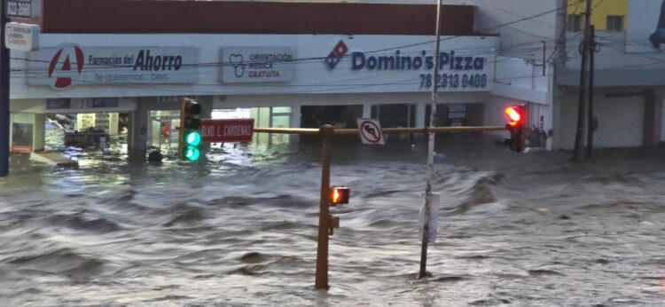 Se desborda el río Cazones provocando severos daños en Poza Rica
