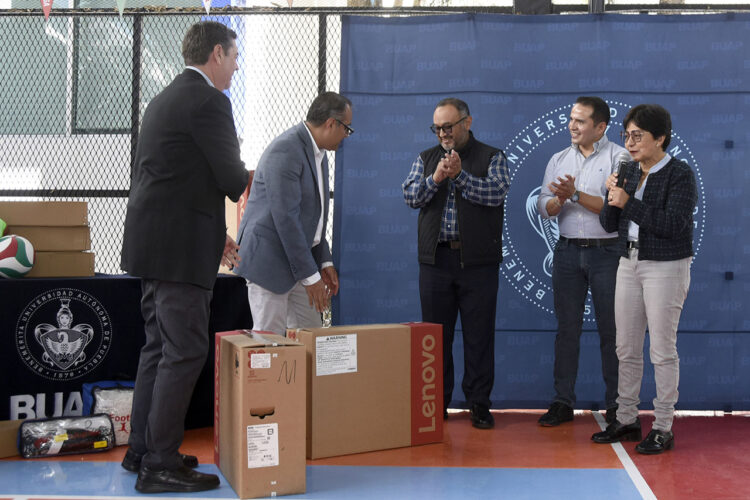 Inaugura Rectora Lilia Cedillo cancha deportiva y espacios de esparcimiento en el Área de la Salud