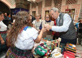 Recorren Pepe Chedraui y MariElise Budib Cumbre Iberoamericana de Artesanías que realiza en la capital