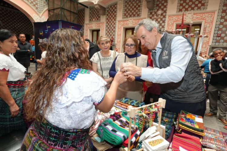 Recorren Pepe Chedraui y MariElise Budib Cumbre Iberoamericana de Artesanías que realiza en la capital
