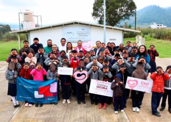 SEDIF entrega apoyos mediante el programa “Todos a la Escuela”
