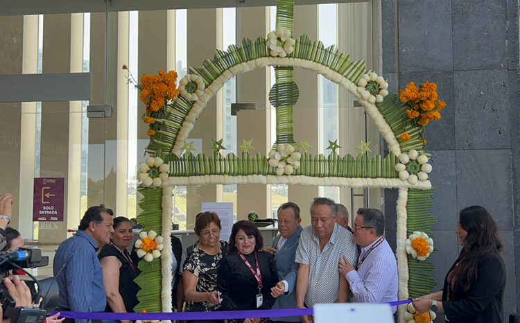 Santa Inés Ahuatempan presenta ofrenda monumental en el IPAM