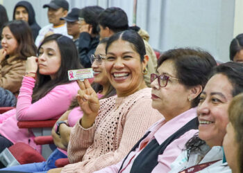 UTTECAM realiza foro universitario sobre prevención del cáncer de mama