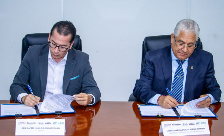 UTTehuacán firma convenio de colaboración con Asociación de Avicultores de Tehuacán