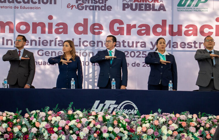UTTehuacán celebra la graduación de 942 estudiantes
