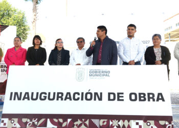Entrega Omar Muñoz arco techo en Bachillerato General “5 de Mayo”