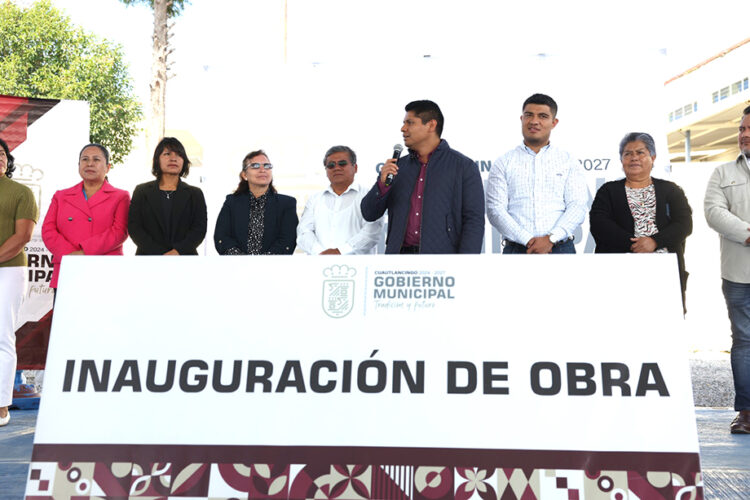 Entrega Omar Muñoz arco techo en Bachillerato General “5 de Mayo”