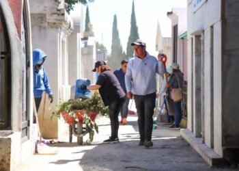 Con acciones de mantenimiento en panteones, Huejotzingo se prepara para el Día de Muertos