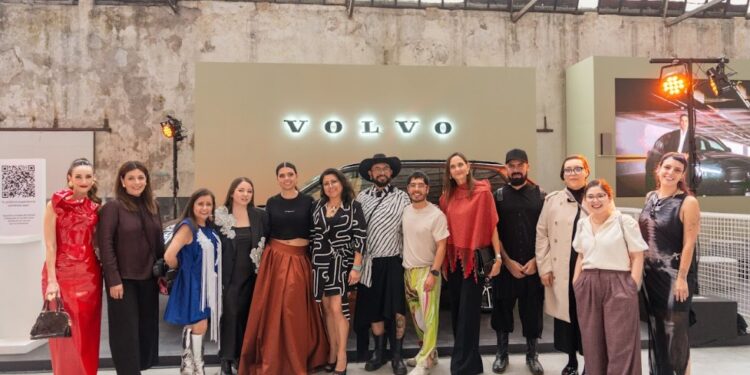 Egresada de la Anáhuac Puebla transforma la moda en arte en Volvo Fashion Week México 2025