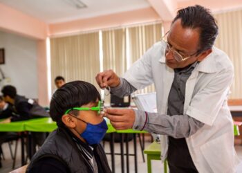 Reciben niñas y niños atención visual mediante el DIF Puebla Capital y Fundación Cimarrón