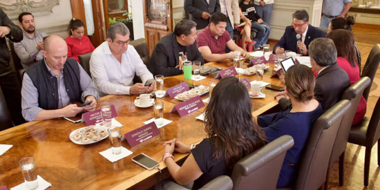 Avala Comisión dictámenes a favor de la seguridad económica de extrabajadores