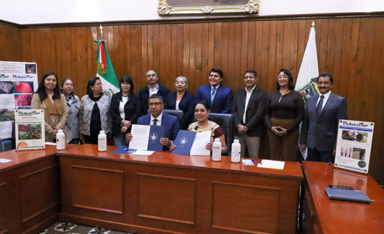 Firma Ayuntamiento de San Pedro Cholula convenio con el Instituto de Ciencias de la BUAP