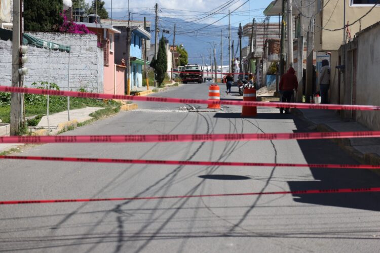 Supervisa Omar Muñoz trabajos en puente-alcantarilla de importante vialidad del municipio