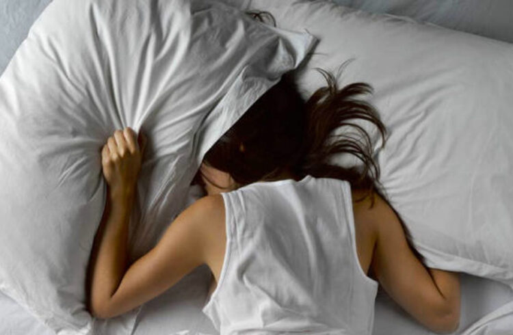 Dormir mal acelera envejecimiento del cerebro