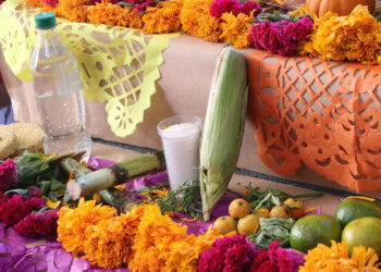 Recibe a tus seres queridos según el calendario de fieles difuntos: académico IBERO Puebla te explica