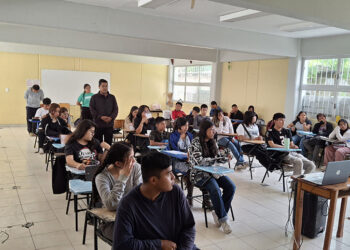 Jóvenes de Tehuacán se forman en artes plásticas