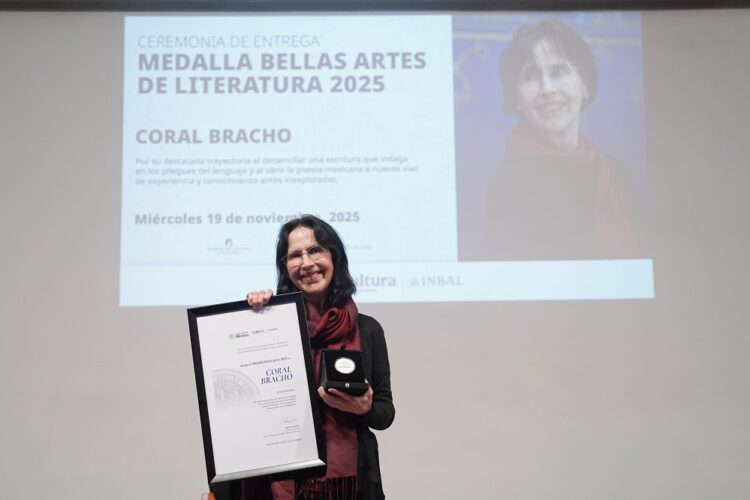 La Luminosa Poesía de Coral Bracho recibe la Medalla Bellas Artes 2025