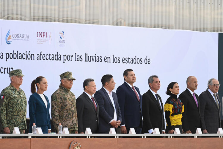Acompañó el Gobernador Alejandro Armenta a la Presidenta Claudia Sheinbaum al reconocimiento a personal que atendió la emergencia pluvial