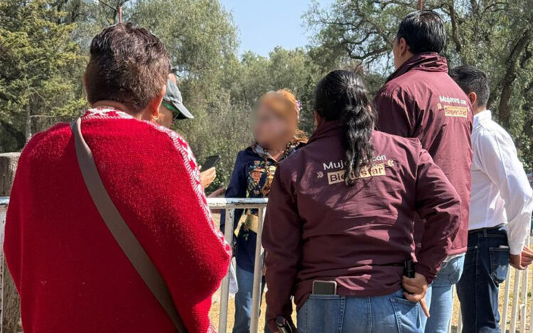 Beneficiarias del programa de Bienestar califican de traidora a la alcaldesa Rosa Yolanda Wong