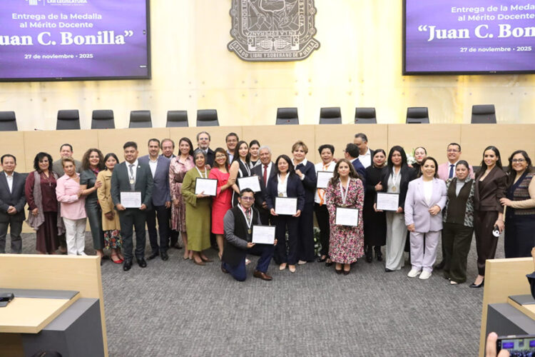 Congreso del Estado entrega la Medalla al Mérito Docente Juan C. Bonilla