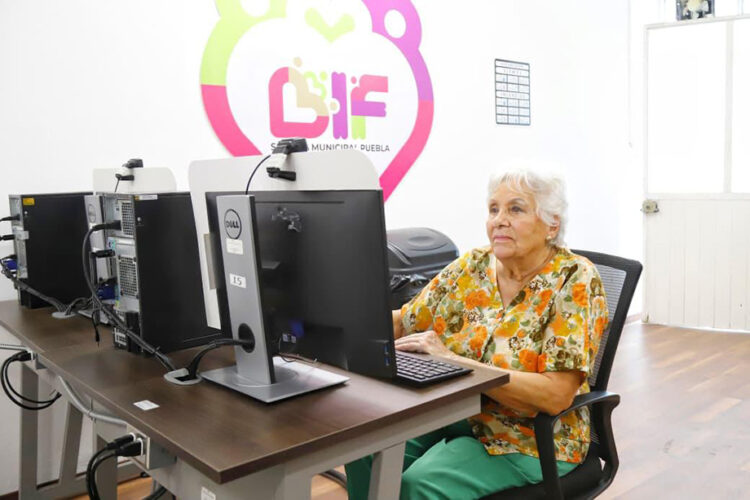 DIF Puebla Capital procura bienestar de personas adultas mayores