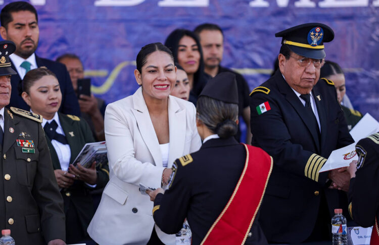 Recibe Lupita Cuautle la Venera “Gran Defensora de la Patria” en ceremonia de ascenso de la Academia Militarizada Ignacio Zaragoza