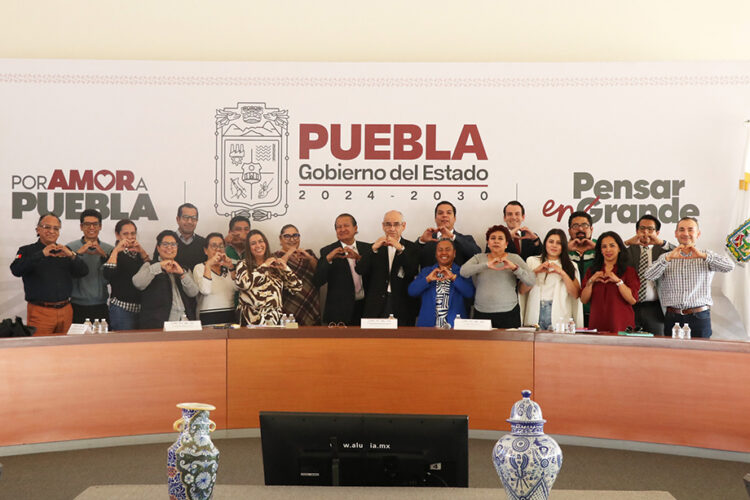 Puebla trabaja para consolidar un modelo universal de servicios de salud