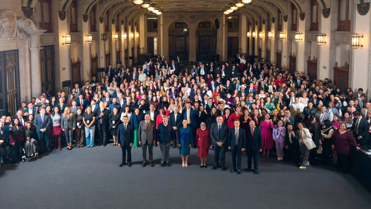 Agradece Claudia Sheinbaum a senadores y diputados aprobación del Paquete Económico 2026