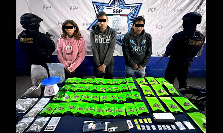 Detiene SSP a tres presuntos narcomenudistas del sur de la capital poblana
