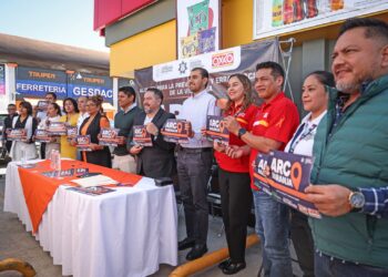 Firma Omar Muñoz convenio de colaboración con la cadena Oxxo para la instalación de “Arcos Naranja”