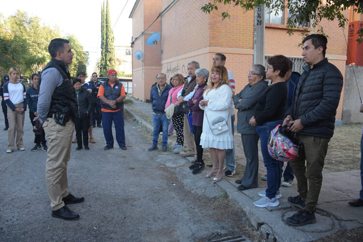 Secretario Félix Pallares Miranda continúa recorridos y encuentros con vecinos de colonias al sur de la ciudad