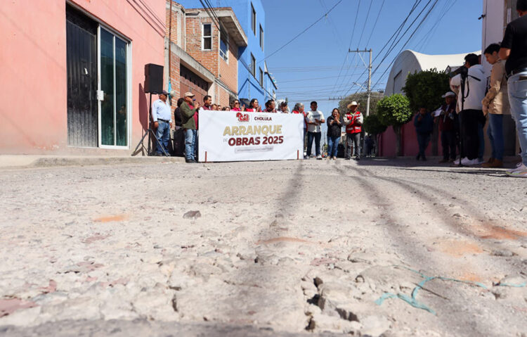 Rehabilita Tonantzin Fernández vialidades olvidadas de San Pedro Cholula