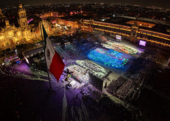 El Zócalo se convierte en un gran cuicalli, en el que niñas y niños celebran las lenguas originarias