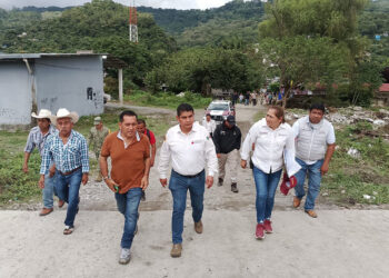 Con sensibilidad y visión humanista, gobierno estatal mantiene atención a familias de Chicontla