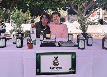 Ecovermis, biofertilizante líquido orgánico a partir de la degradación de plásticos