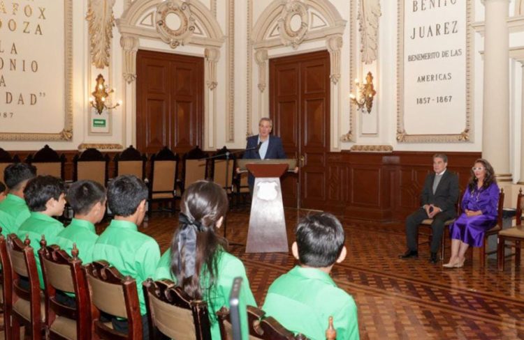 Entrega Pepe Chedraui reconocimientos a “Niños Calculadora”