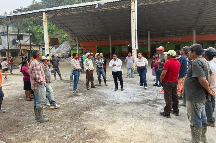 Faena comunitaria reúne a habitantes de Tepepa de Zaragoza