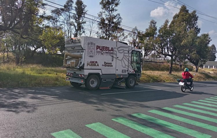 Recupera Gobierno del Estado principales vialidades de la Capital Poblana con Barredoras Mecánicas