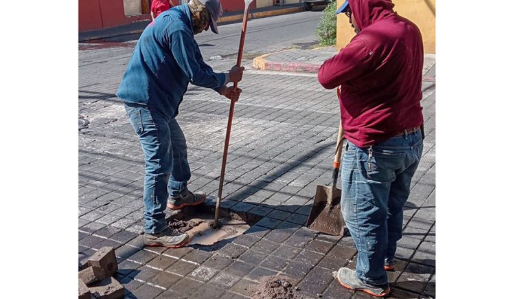 Sosapach atiende y repara fuga de agua en la cabecera municipal de San Pedro Cholula