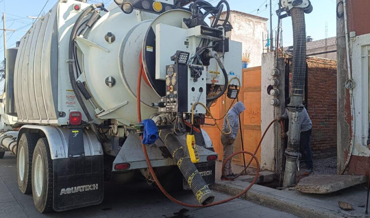 Realiza SOSAPACH trabajos preventivos en la red de alcantarillado sanitario de la calle 10 Norte