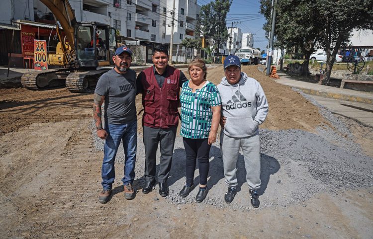 Supervisa Omar Muñoz avance de obra de importante acceso al municipio