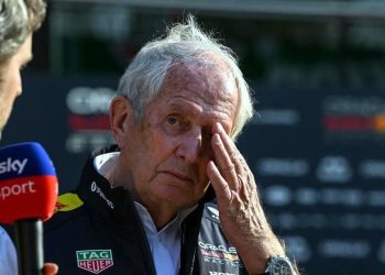 El mayor critico de “Checo” Helmut quedó oficialmente finalmente fuera de Red Bull