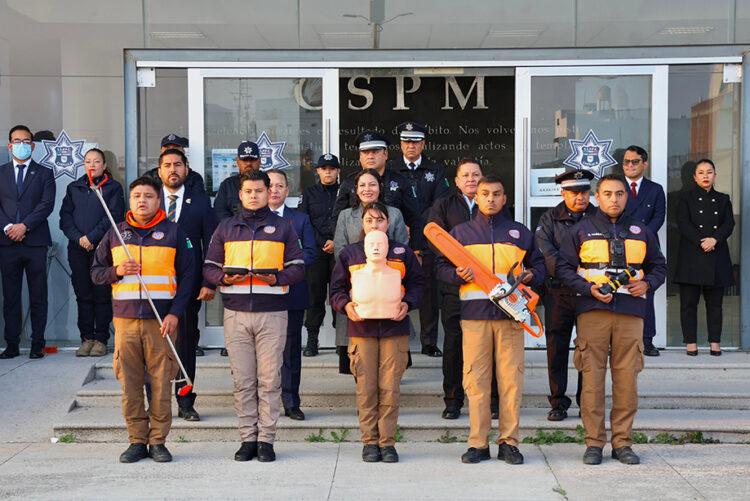 Equipa Lupita Cuautle a Policía y Protección Civil de San Andrés Cholula